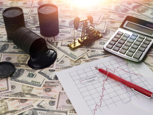 Markets Trade In Red while Oil, Dollar Soar