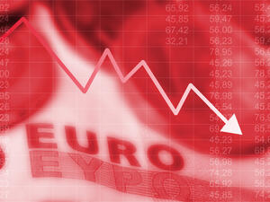 Euro Plummets Below 99 Cents, Lowest Rate in Two Decades