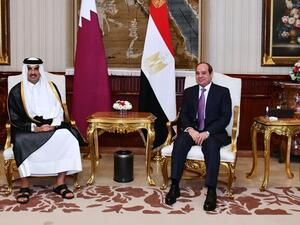 الرئيس المصري عبد الفتاح السيسي، وأمير قطر، تميم بن حمد آل ثاني