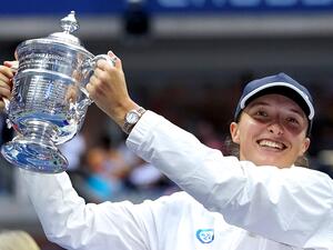 Poland's Iga Swiatek celebrates with the trophy after winning against Tunisia's Ons Jabeur during their 2022 US Open Tennis tournament women's singles final match at the USTA Billie Jean King National Tennis Center in New York, on September 10, 2022. (Photo by TIMOTHY A. CLARY / AFP)