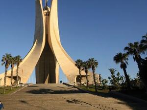 قمة الجزائر بين أوهام النظام… والنجاح!