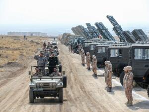 الحرس الثوري الإيراني يستعرض قواته