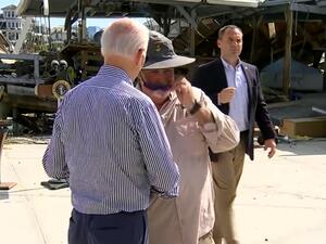 كلمة نابية من بايدن خلال حديثه مع مسؤول بفلوريدا