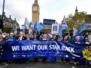 آلاف المتظاهرين يطالبون بعودة بريطانيا للاتحاد الأوروبي