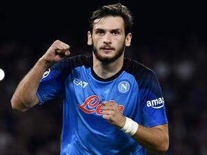 كفاراتسخيليا يحتفل بهدفه (المصدر: أ ف ب)