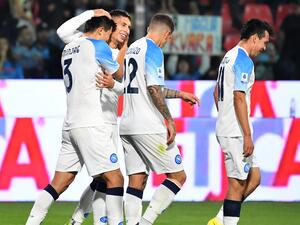 نابولي يهزم كريمونيزي (المصدر: أ ف ب)