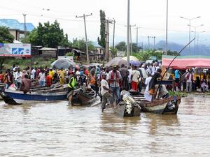 76 قتيل بانقلاب قارب في نيجيريا