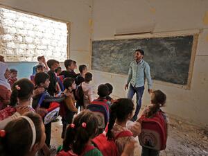 مدرسة سورية من دون مقاعد