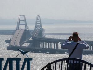  لم يتبن المسؤول الاوكراني صراحة العملية فقد كتب على تويتر : "القرم، الجسر، البداية"