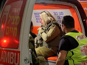 اصيب 3 جنود اسرائيليين في هجوم مسلح على حاجز لقوات الاحتلال الاسرائيلي في مدينة القدس المحتلة