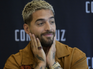 Maluma Trends as He Makes Out With His Girlfriend