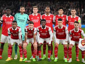 Arsenal players pose prior to the UEFA Europa League Group A football match between Arsenal and Bodoe/Glimt at The Arsenal Stadium in London, on October 6, 2022. (Photo by Daniel LEAL / AFP)