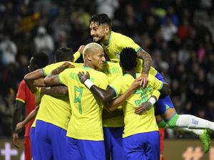 Brazil's team mates celebrate after defender Marquinhos scored a goal during the friendly football match between Brazil and Ghana at the Oceane Stadium in Le Havre, northwestern France on September 23, 2022. (Photo by Damien MEYER / AFP)