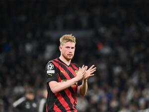 Manchester City's Belgian midfielder Kevin De Bruyne greets the fans after the end of the UEFA Champions League 1st round day 4 group G football match FC Copenhagen vs Manchester City in Copenhagen, Denmark, on October 11, 2022. (Photo by Jonathan NACKSTRAND / AFP)