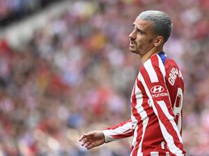 Atletico Madrid's French forward Antoine Griezmann reacts during the Spanish League football match between Club Atletico de Madrid and Girona FC at the Wanda Metropolitano stadium in Madrid on October 8, 2022. (Photo by PIERRE-PHILIPPE MARCOU / AFP)