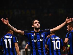 Inter Milan's Turkish midfielder Hakan Calhanoglu celebrates after opening the scoring during the UEFA Champions League Group C football match between Inter Milan and FC Barcelona on October 4, 2022 at the Giuseppe-Meazza (San Siro) stadium in Milan. (Photo by Marco BERTORELLO / AFP)
