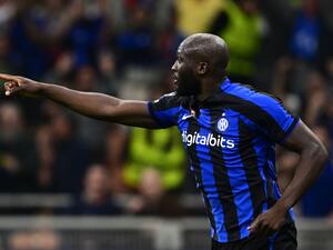 Inter Milan's Belgian forward Romelu Lukaku reacts after scoring his team's fourth goal during the UEFA Champions League Group C football match between Inter Milan and Viktoria Plzen at the Giuseppe-Meazza (San Siro) stadium in Milan, on October 26, 2022. (Photo by MIGUEL MEDINA / AFP)
