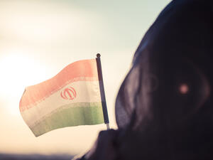 الامن الايراني يعتقل المحتجين في سيارات الاسعاف 