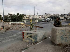 حاجز لقوات الاحتلال الاسرائيلي في الضفة الغربية