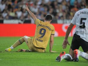 Barcelona's Polish forward Robert Lewandowski reacts after a fall during the Spanish league football match between Valencia CF and FC Barcelona at the Mestalla stadium in Valencia on October 29, 2022. (Photo by JOSE JORDAN / AFP)