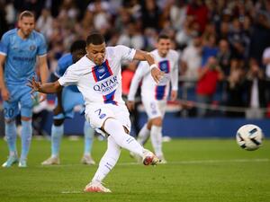 Paris Saint-Germain's French forward Kylian Mbappe (C) kicks the ball scoring his team's fourth goal during the French L1 football match between Paris Saint-Germain (PSG) and ES Troyes AC at The Parc des Princes Stadium in Paris on October 29, 2022. (Photo by Anne-Christine POUJOULAT / AFP)