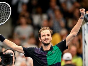 Russia's Daniil Medvedev celebrates his victory over Canada's Denis Shapovalov after the final match of the ATP Vienna Open tennis tournament in Vienna, Austria, on October 30, 2022. (Photo by JOE KLAMAR / AFP)