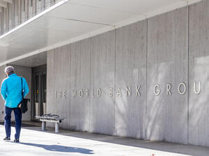 World Bank Offers $2 Billion to Pakistan