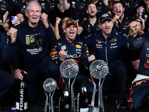 Red Bull Racing's Dutch driver Max Verstappen (front C) celebrates winning the season's world championship with his team after his victory at the Formula One Japanese Grand Prix at Suzuka, Mie prefecture on October 9, 2022. (Photo by Toshifumi KITAMURA / AFP)