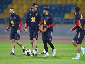 جانب من استعدادات منتخب إسبانيا لمواجهة مستضيفه الأردني (المصدر: أ ف ب)