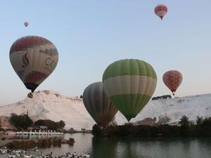 المناطيد سياحة صاعدة في تركيا
