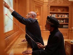 نتنياهو في زيارته للراحل قابوس بن سعيد