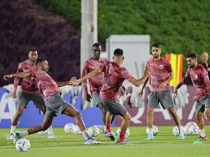 جانب من تدريبات منتخب قطر لمواجهة السنغال (المصدر: أ ف ب)
