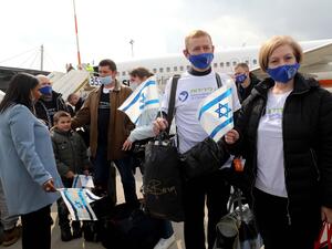 Ukraine immigrants arrive in Israel