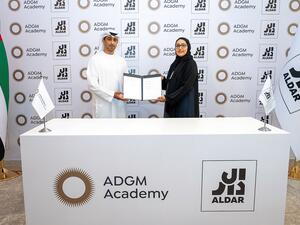 الدار توقع شراكة مع أكاديمية سوق أبوظبي العالمي لتطوير المواهب المحلية بالتزامن مع ازدياد عدد المواطنين في المجموعة