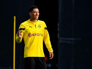 Dortmund's English midfielder Jude Bellingham takes part in a training session on the eve of the UEFA Champions League group G football match BVB Borussia Dortmund v Manchester City, in Dortmund on October 24, 2022. (Photo by SASCHA SCHUERMANN / AFP)