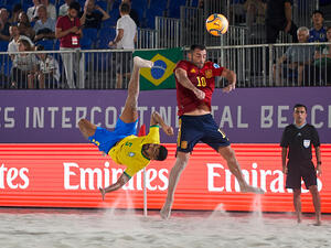 الإمارات والبرازيل وإيران إلى نصف نهائي "شاطئية كأس طيران الإمارات للقارات"