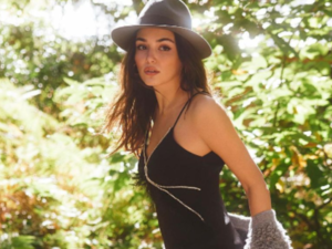 Interviewer offends Hande Erçel's looks