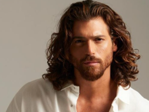 Picture: Can Yaman half naked in new snap