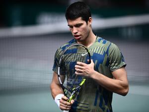Spain's Carlos Alcaraz Garfia reacts during the men's singles quarter-final tennis match between Spain's Carlos Alcaraz Garfia and Denmark's Holger Rune on day 5 of the ATP World Tour Masters 1000 - Paris Masters (Paris Bercy) - indoor tennis tournament at The AccorHotels Arena in Paris on November 4, 2022. (Photo by Christophe ARCHAMBAULT / AFP)
