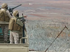 دورية لحرس الحدود الأردني على الحدود مع سوريا (أ ف ب)