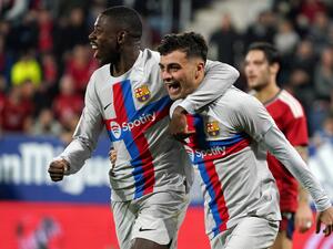 Barcelona's Spanish midfielder Pedri (R) celebrates with Barcelona's French forward Ousmane Dembele after scoring his team's first goal during the Spanish league football match between CA Osasuna and FC Barcelona at El Sadar stadium in Pamplona on November 8, 2022. (Photo by CESAR MANSO / AFP)