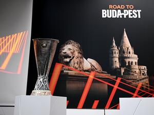 The UEFA Europa League trophy is pictured before the draw for the round of 16 of the 2022-2023 UEFA Europa League football tournament in Nyon on November 7, 2022. (Photo by Fabrice COFFRINI / AFP)