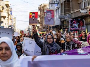 الآلاف يشاركون في تظاهرات ضد القصف التركي (أ ف ب)