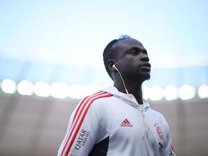 Bayern Munich's Senegalese forward Sadio Mane enters the pitch ahead of the start of the German first division Bundesliga football match between Hertha Berlin and FC Bayern Munich in Berlin on November 5, 2022. (Photo by Ronny Hartmann / AFP)