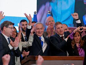 بنيامين نتنياهو حصل على دعم 64 من أعضاء الكنيست (أ ف ب)