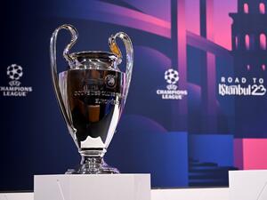 The UEFA Champions League trophy is pictured before the draw for the round of 16 of the 2022-2023 UEFA Champions League football tournament in Nyon on October 7, 2022. (Photo by Fabrice COFFRINI / AFP)