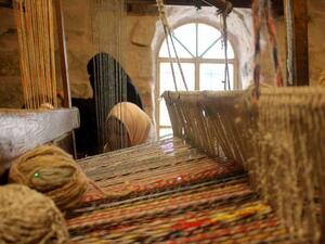 الحياكة بالنول في الأردن.. تراث يصارع التكنولوجيا