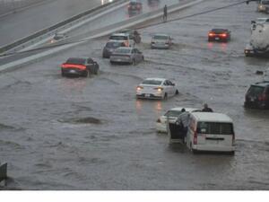 وشهدت جدة منذ الدخول في فصل الشتاء الحالي اكثر من حالة فيضان اسفرت عن خسائر مادية باهظة 