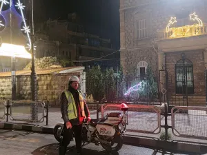 الاسد يزيد رواتب الشرطة واعضاء السلك التعليمي