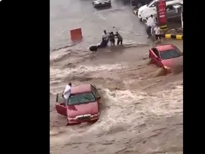 مكة تغرق بالسيول